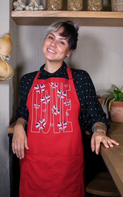 Love Britain-Inspired Cotton Apron, Perfect Gift for Chefs, Baking Enthusiasts, Valentine's Day, Kitchen Decor, Cooking Essentials