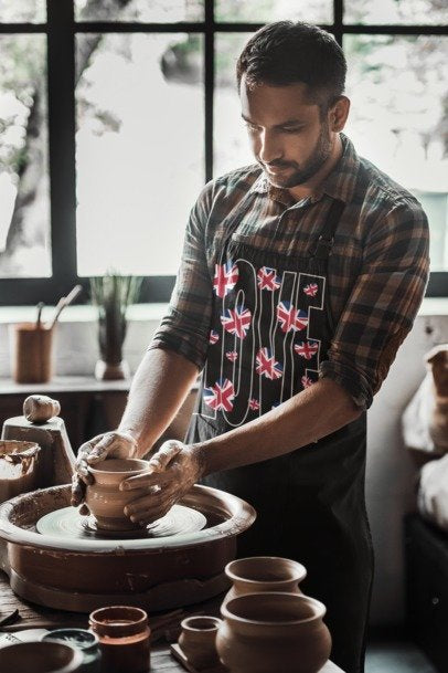 Love Britain-Inspired Cotton Apron, Perfect Gift for Chefs, Baking Enthusiasts, Valentine's Day, Kitchen Decor, Cooking Essentials