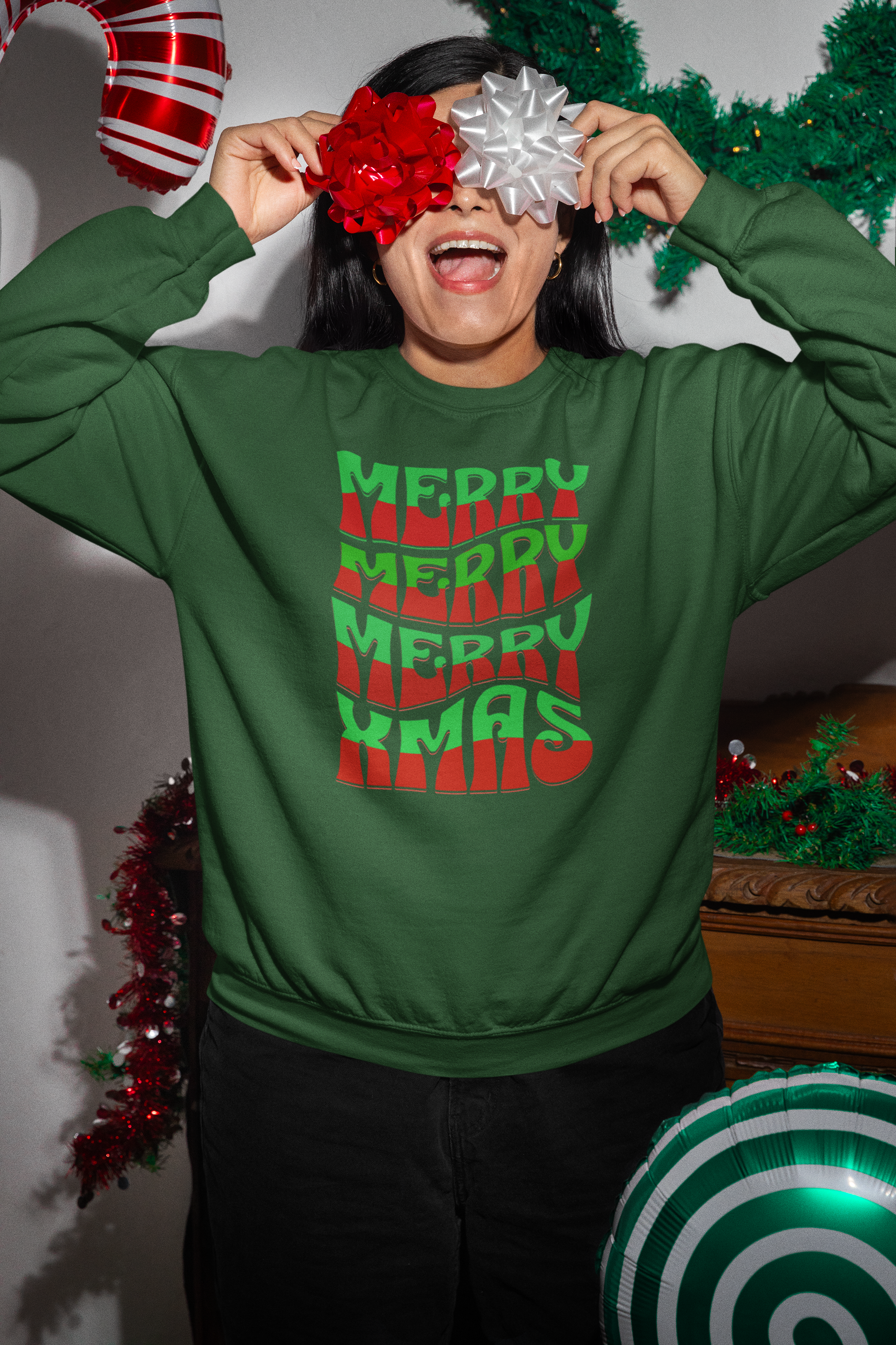 Christmas Crewneck Sweatshirt – Retro 'Merry Xmas' Red & Green Holiday Design