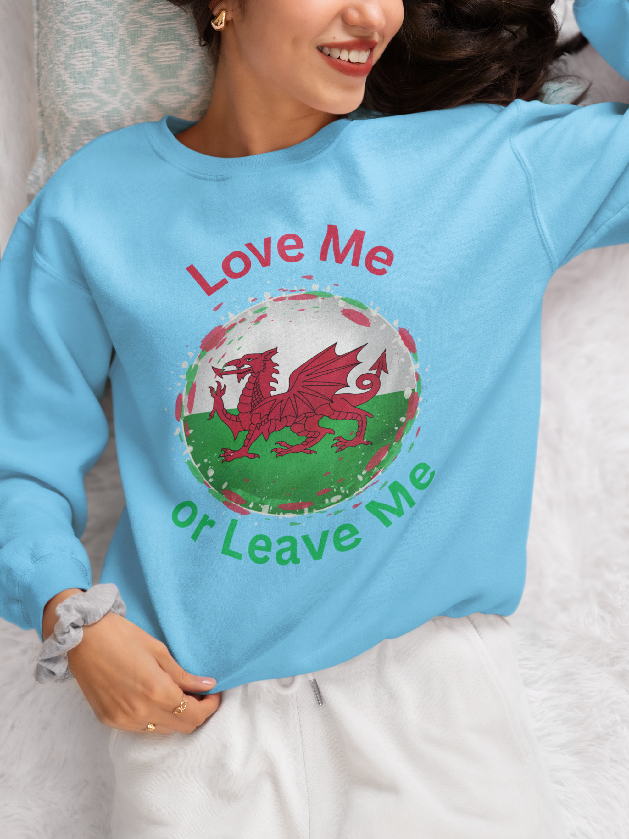 Welsh Spirit Sweatshirt - Love Me or Leave Me, Cozy Unisex Apparel, Perfect for St. David's Day, Gift for Him or Her, Casual Wear, [...]