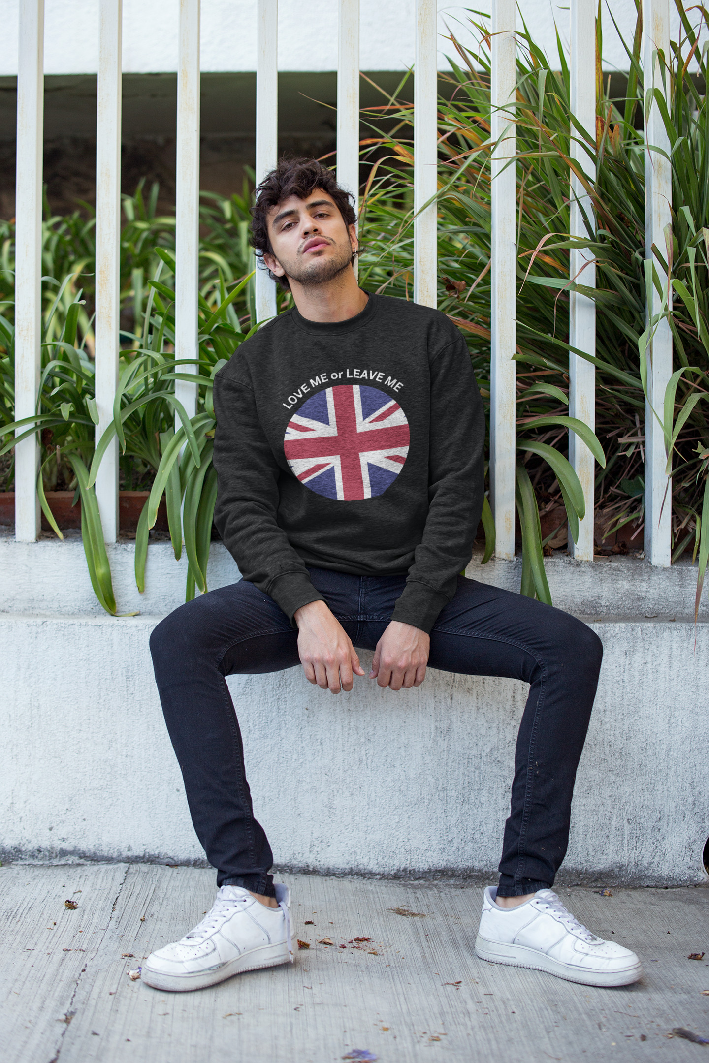 Love Me or Leave Me Unisex Crewneck Sweatshirt, Cozy Gift for British Flag Lovers, Casual Wear, Ideal for Holidays and Everyday, [...]
