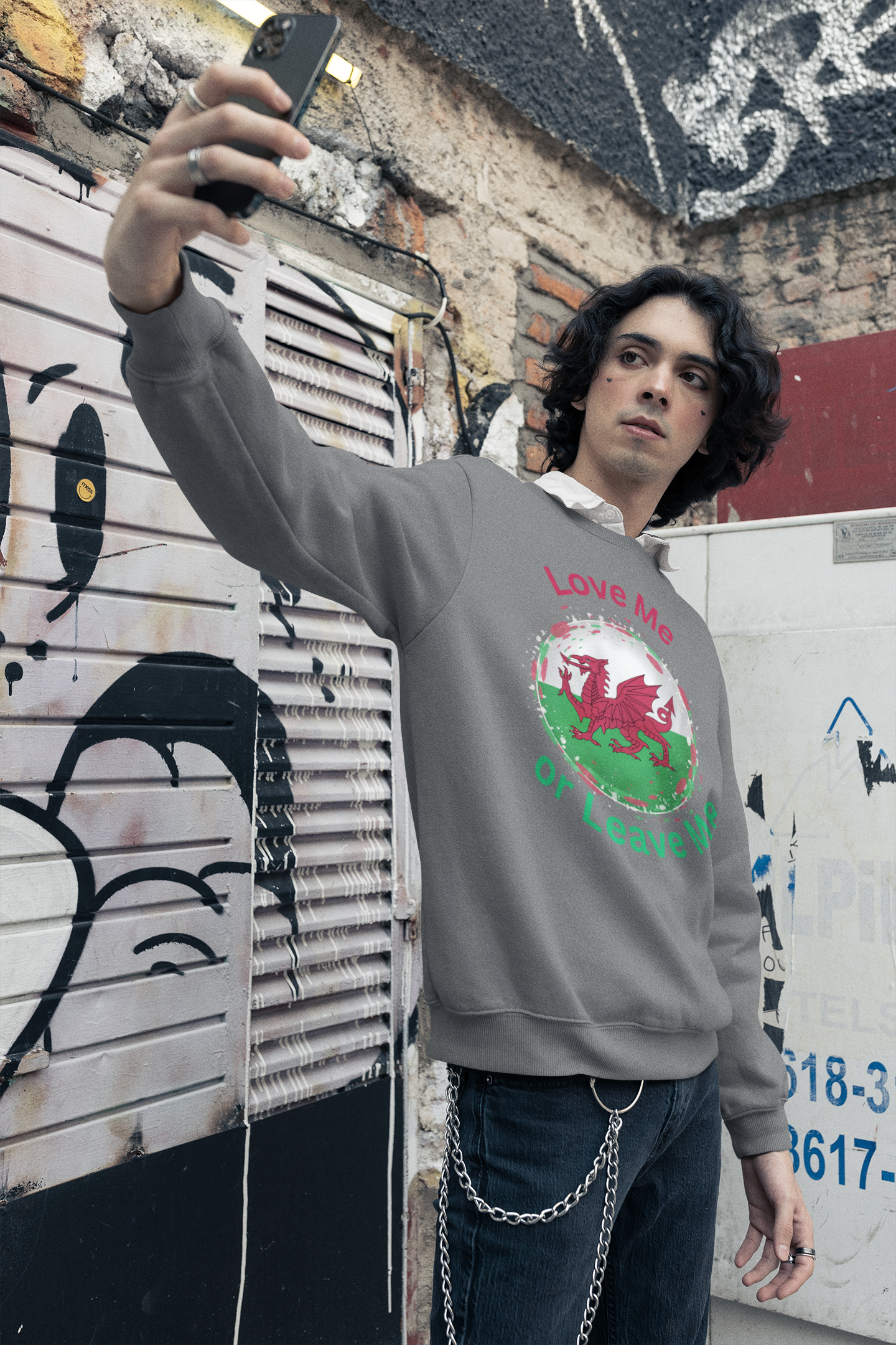 Welsh Spirit Sweatshirt - Love Me or Leave Me, Cozy Unisex Apparel, Perfect for St. David's Day, Gift for Him or Her, Casual Wear, [...]